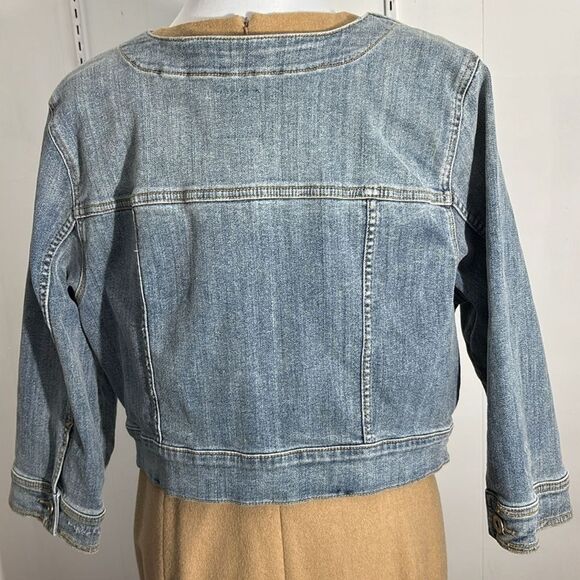 TORRID Jean Jacket Cropped No Collar Womens Size 2 2X  Light Wash Distressed NWT - Picture 4 of 16